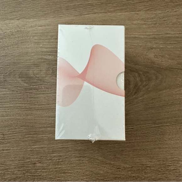 LOE The Rose Silicone Premium
Suction Stimulator - Picture 2 of 4